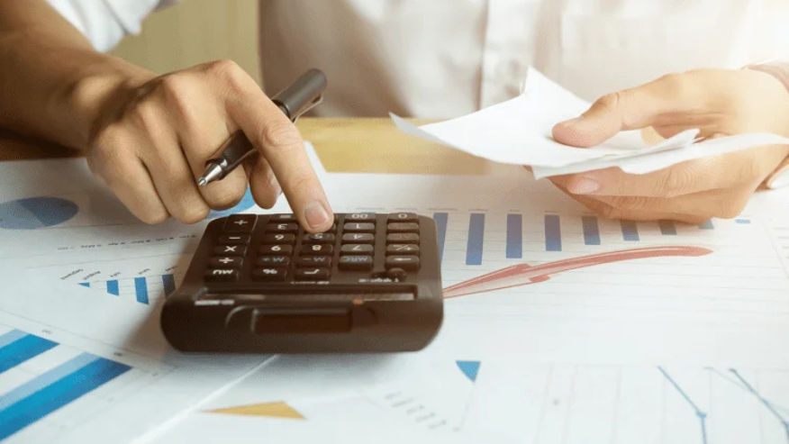 Decreto bollette, come funziona il bonus sociale da 115 euro: a chi spetta e come richiederlo