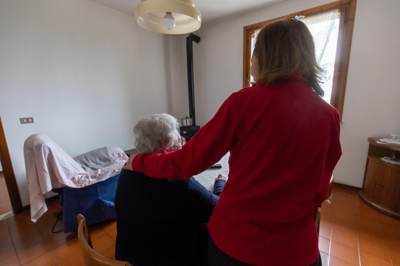 Ferrara provincia anziana, ma ci sono poche badanti