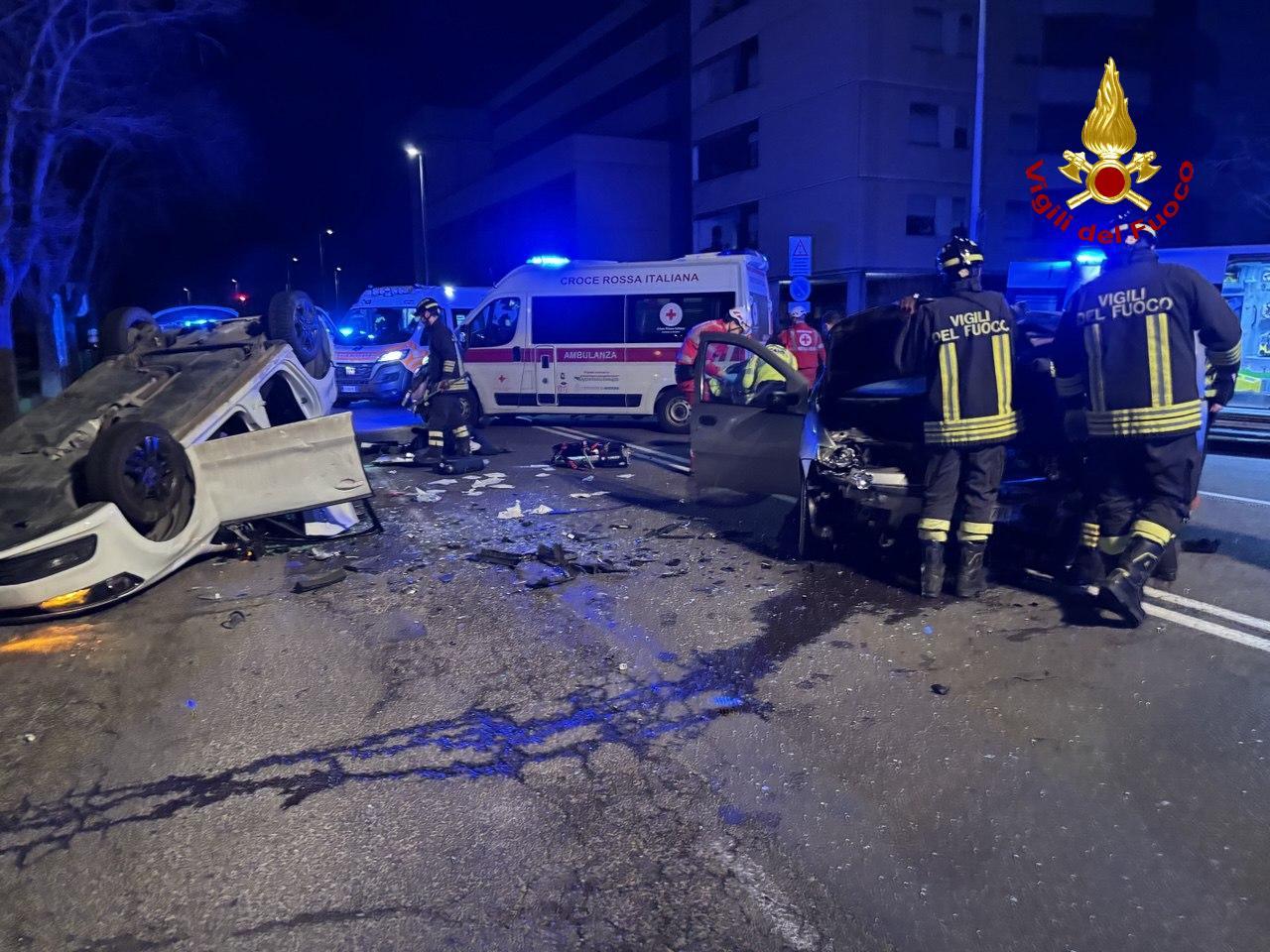 Incidente all’alba in viale Cialdini: sette feriti