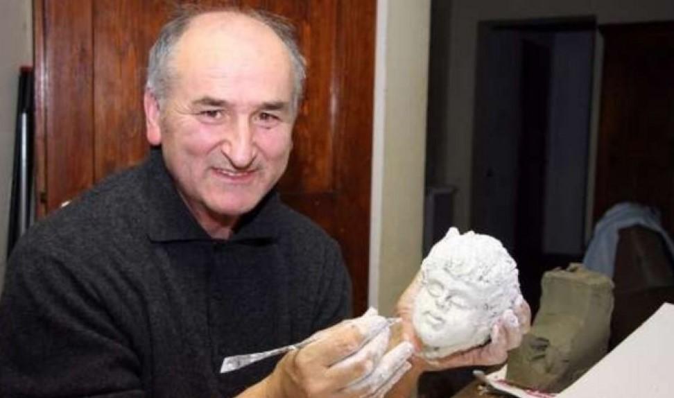 Si è spento a 80 anni don “Gianni” Gilli, il “prete scultore”