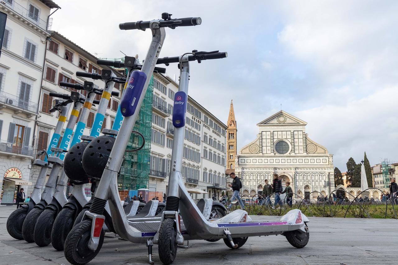 Firenze, il Tar lascia lo stop ai monopattini: il servizio (per ora) si ferma ad aprile