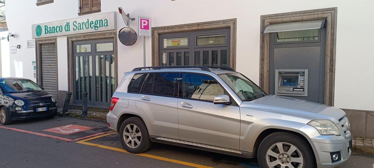 Assalto fallito al bancomat, i malviventi in fuga con un furgone bianco: cosa sappiamo