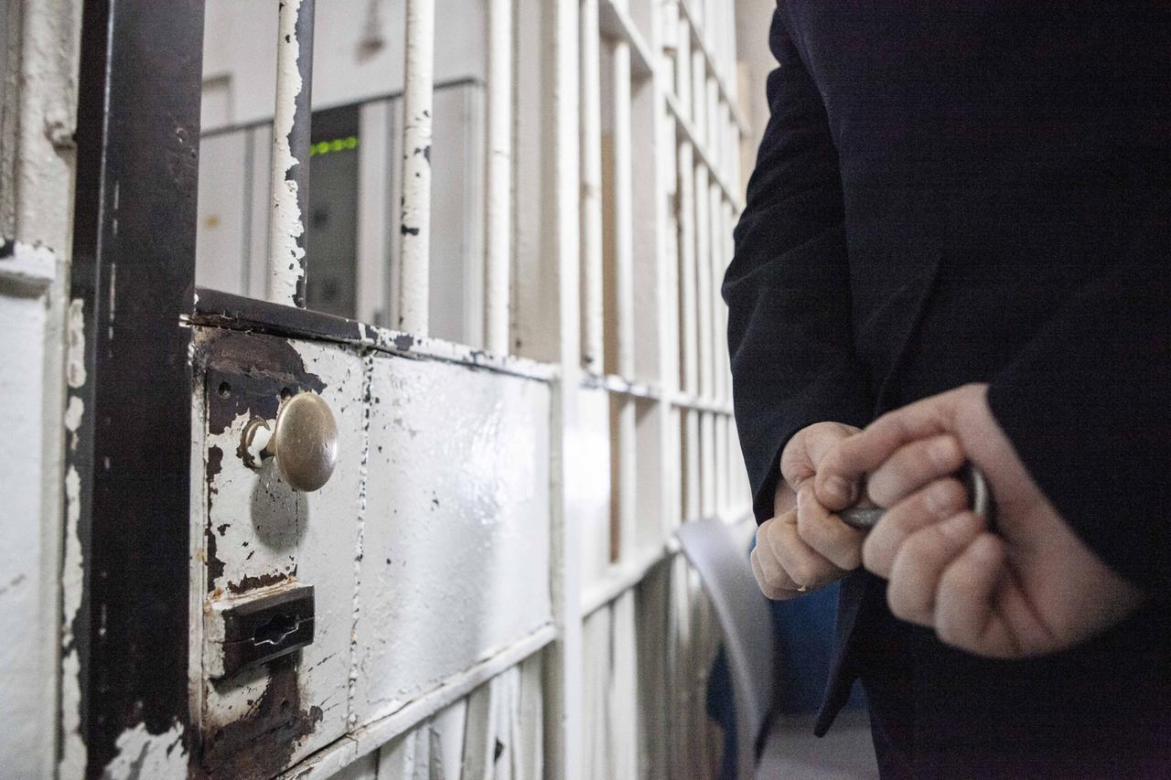 Scarsa igiene e muffa nei pasti serviti alla polizia penitenziaria: la denuncia del sindacato