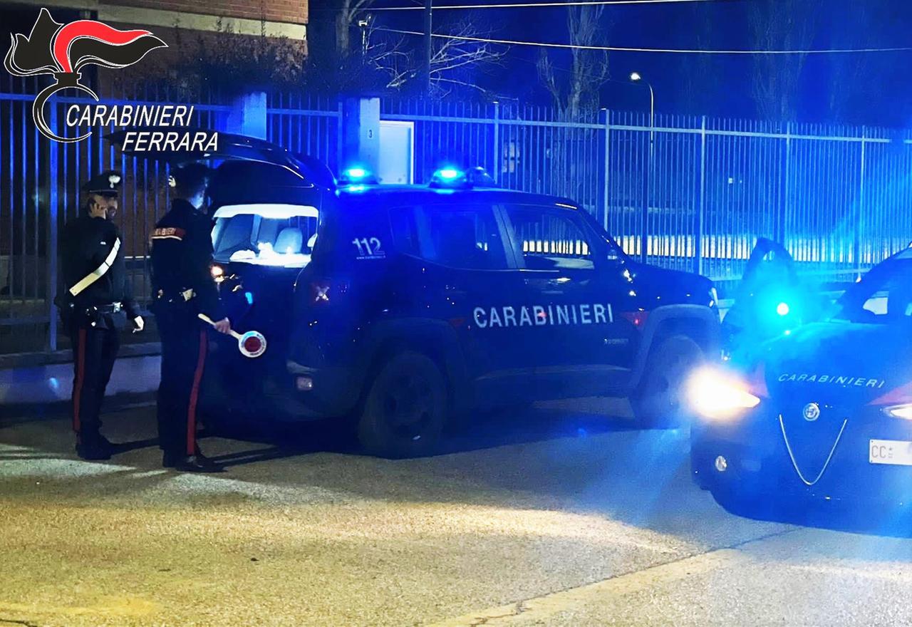 Lido Spina, aggredisce il padre e minaccia i carabinieri: arrestato un 31enne