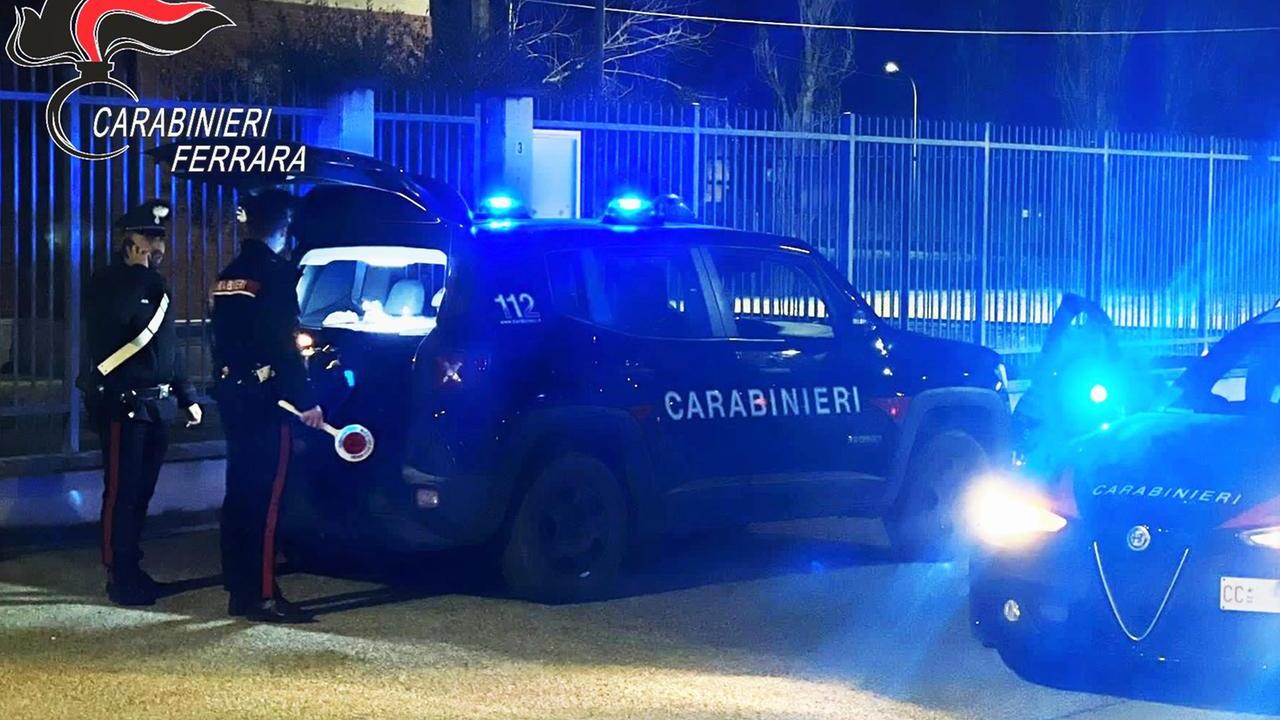 Lido Spina, aggredisce il padre e minaccia i carabinieri: arrestato un 31enne