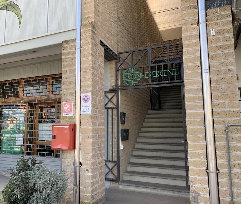 
	Scala e insegna Confesercenti a &ldquo;Le Palme&rdquo; (foto Agenzia Bf)

