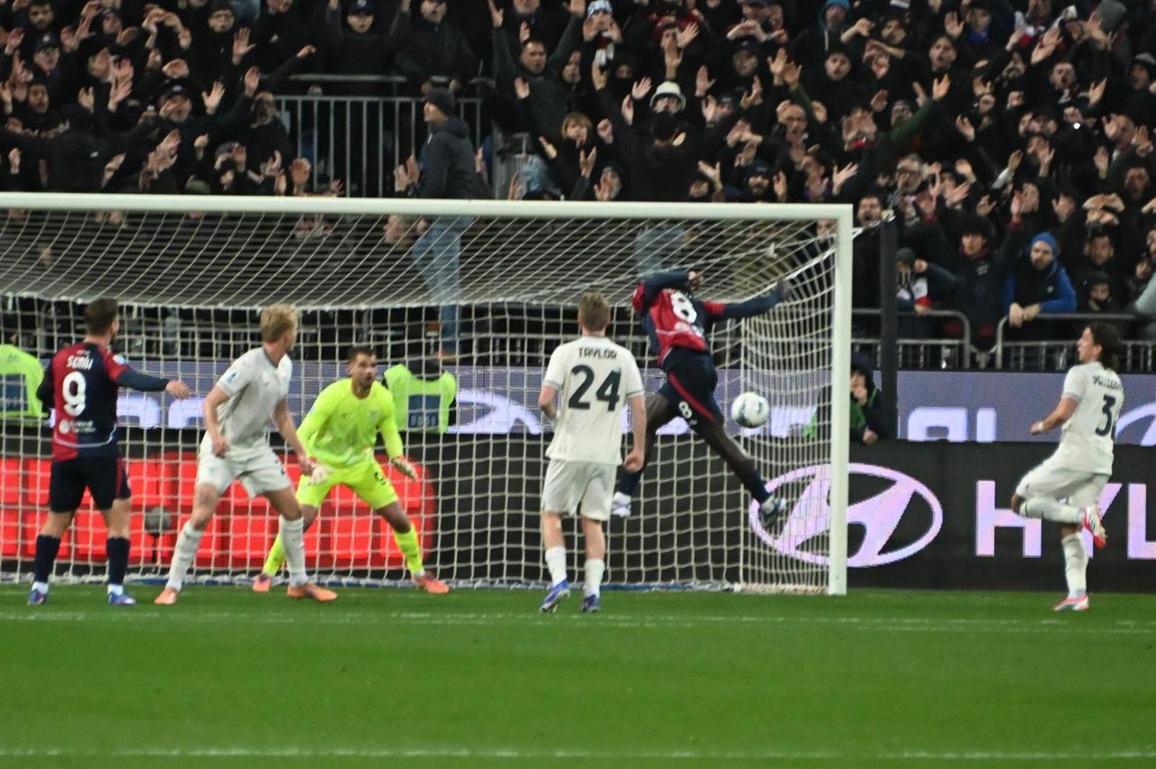 Cagliari-Lazio, Esposito sfiora la traversa (0-0) – LA DIRETTA