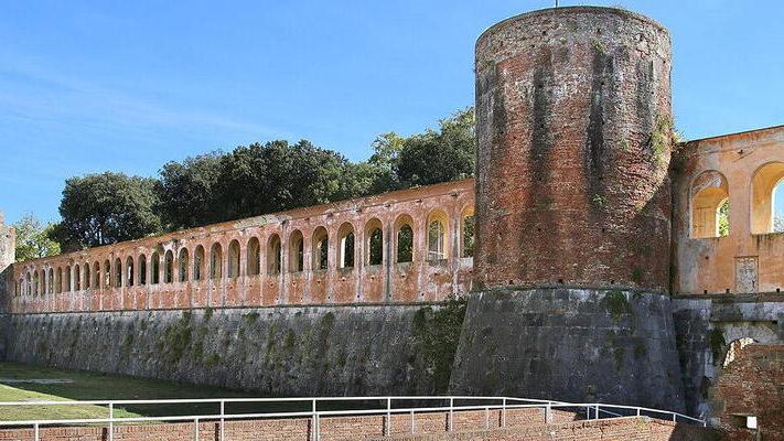 Il Giardino Scotto e il vallo: si tratta di una delle più significative fortificazioni orientali del quartiere sud