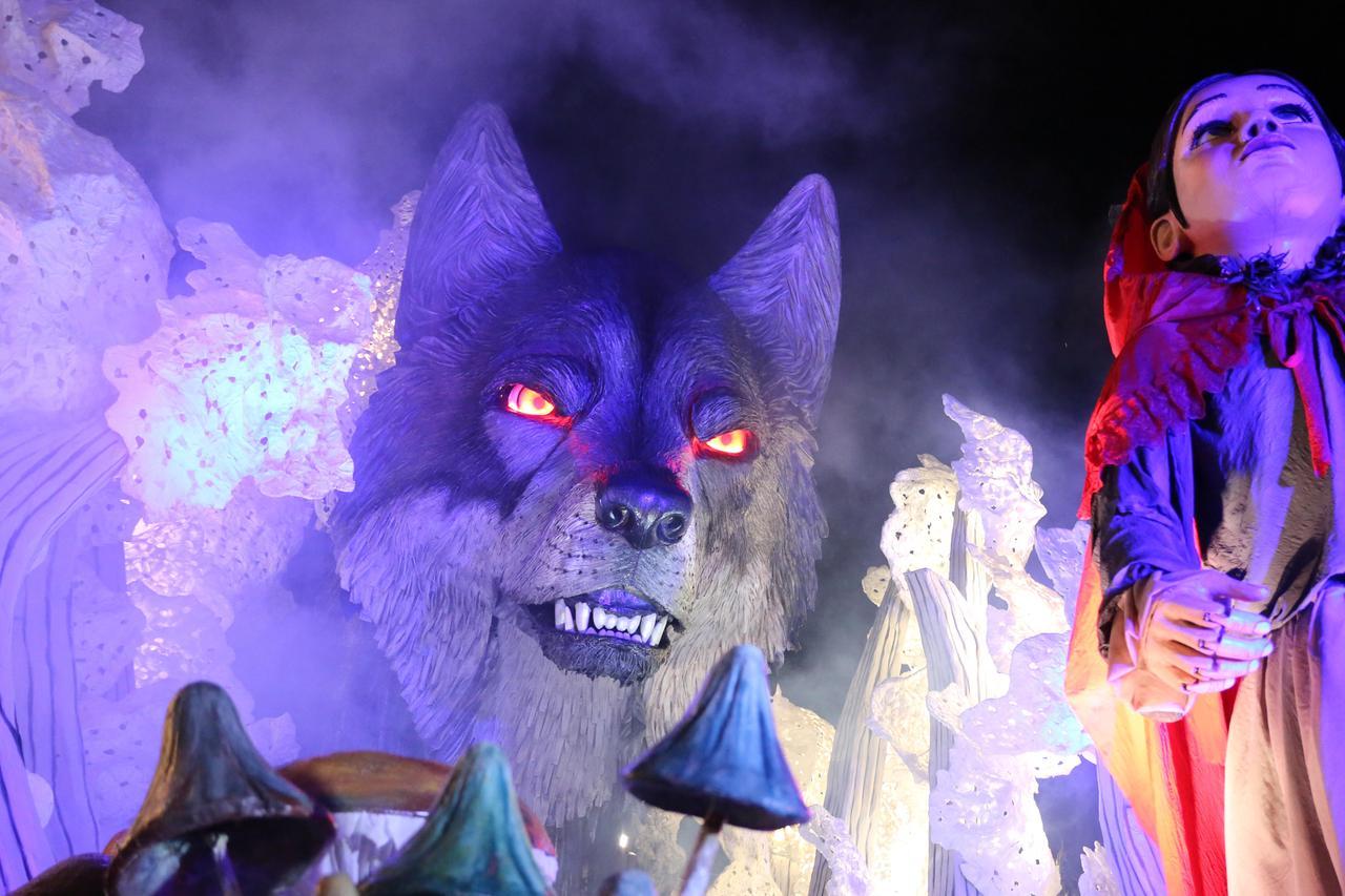 Carnevale di Viareggio, il gran balzo del lupo. Bertozzi: «Da ultimo a primo, che figata. Finalmente mi metto le tigri alle spalle»