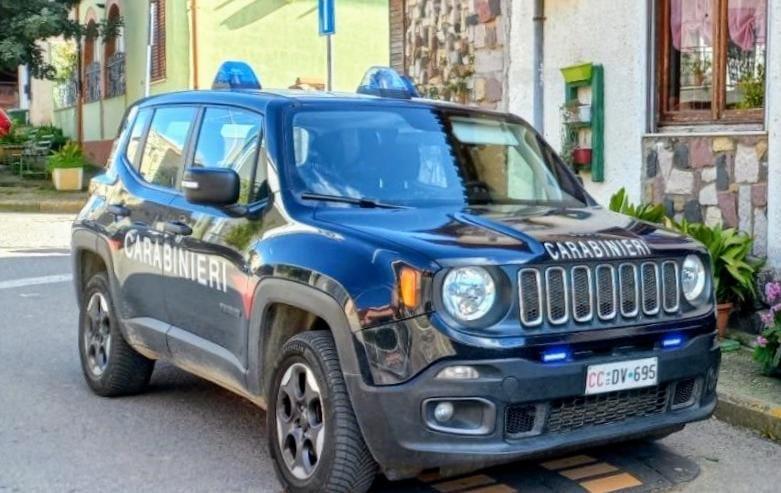Chiama i carabinieri perché si sente in pericolo, ma in casa ha 25 grammi di cocaina: arrestato