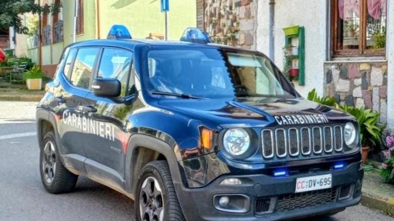 Chiama i carabinieri perché si sente in pericolo, ma in casa ha 25 grammi di cocaina: arrestato