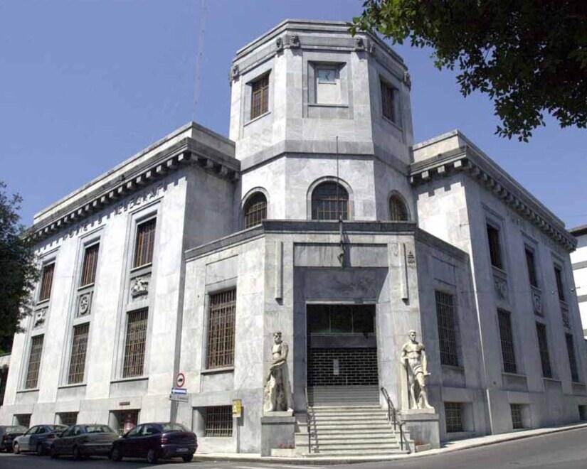 Carrara, il palazzo delle Poste ha un nuovo proprietario (è un big del marmo): prezzo top secret