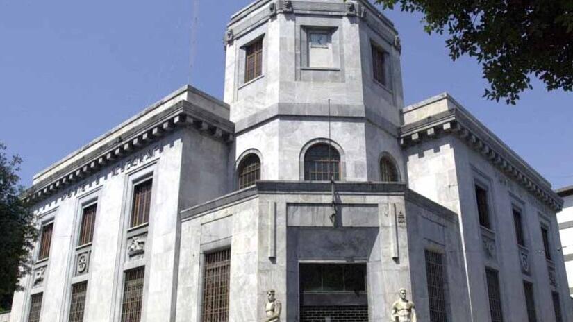 Il Palazzo delle Poste all’angolo tra via Aronte e via Mazzini