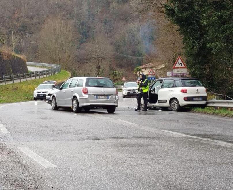 Barga, fissati i funerali di Marco Mazzon morto nell’incidente stradale. Il figlio ancora in ospedale