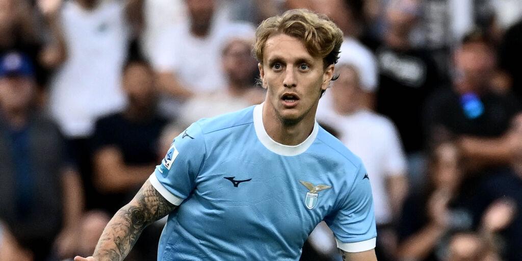 Nottata da incubo per il calciatore della Lazio Rovella: prima l’infortunio con il Cagliari, poi l’auto in panne sulla 131