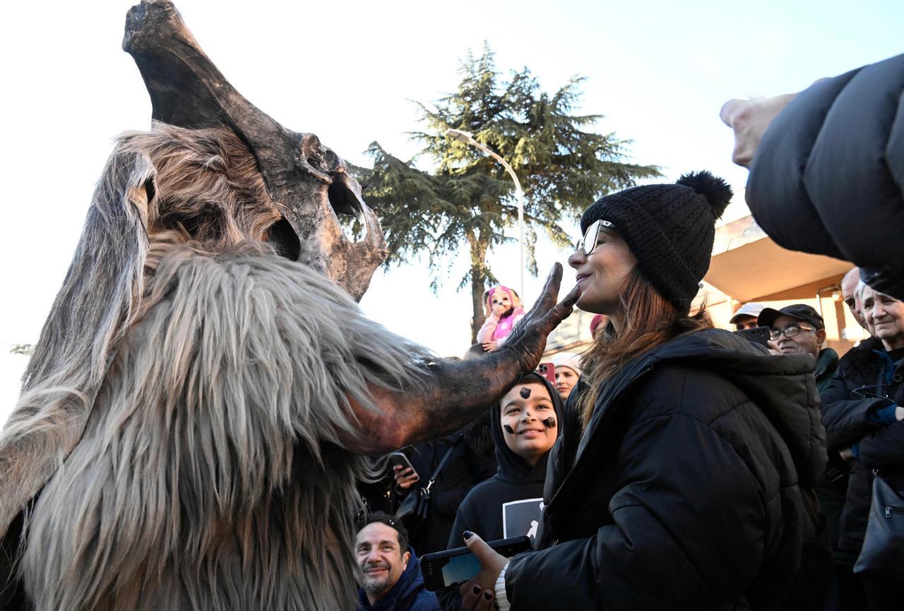 Nuoro, lo spettacolo di Su Carrasecare: tutte le immagini della giornata – VIDEO
