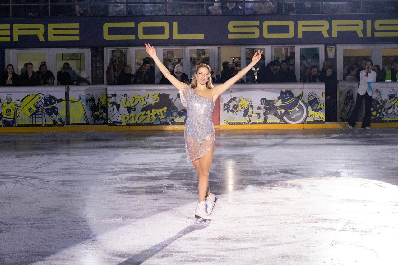 Carolina Kostner a Cerreto Laghi, la leggenda del pattinaggio protagonista di “Emozioni sul ghiaccio”
