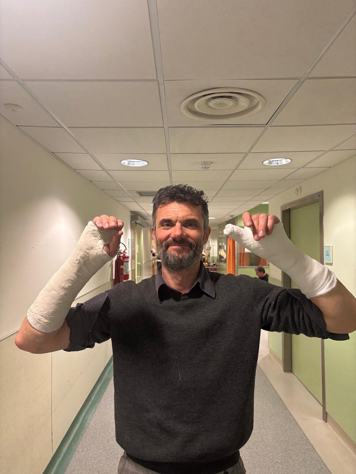 
	Il consigliere regionale del Pd Matteo Biffoni dopo le cure in ospedale

