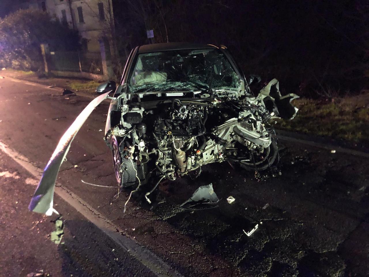 Violento schianto tra tre auto a Reggiolo: sei i feriti, il più grave ha 78 anni