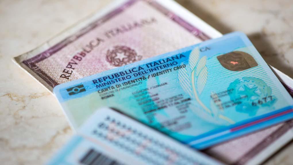 Addio alla carta d’identità cartacea: quando non sarà più valida e come fare per fare la Cie