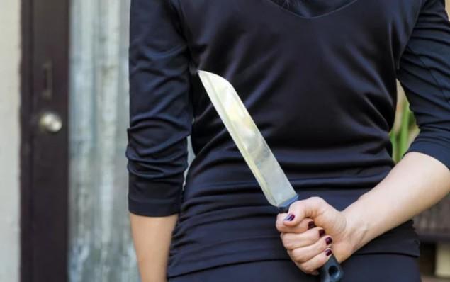 Rigore negato al Napoli, volano le parolacce: la moglie lo accoltella pensando fossero rivolte a lei