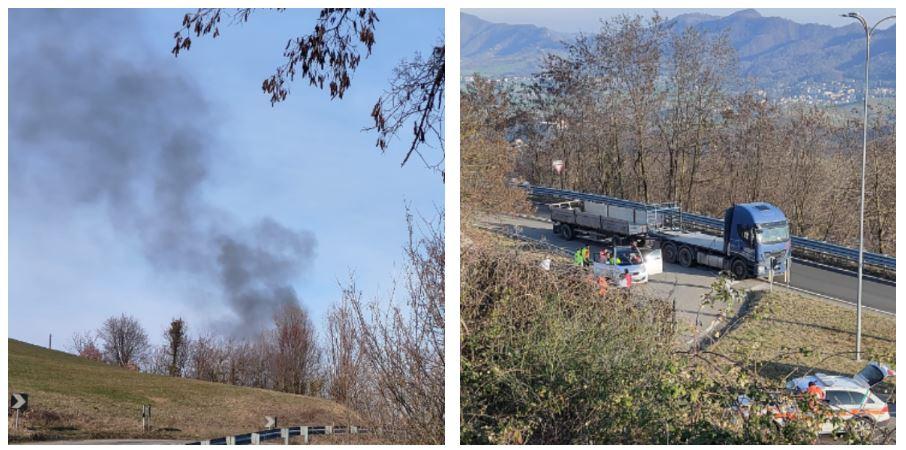 Scontro tra auto e pulmino nella galleria del Seminario: mezzi in fiamme, soccorritori sul posto