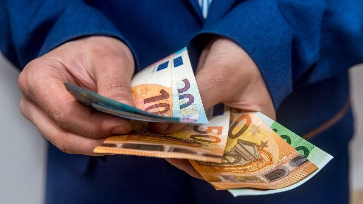 Riceve 50mila euro tramite bonifico per errore, ma non li restituisce. Prosciolto perché il reato è stato depenalizzato