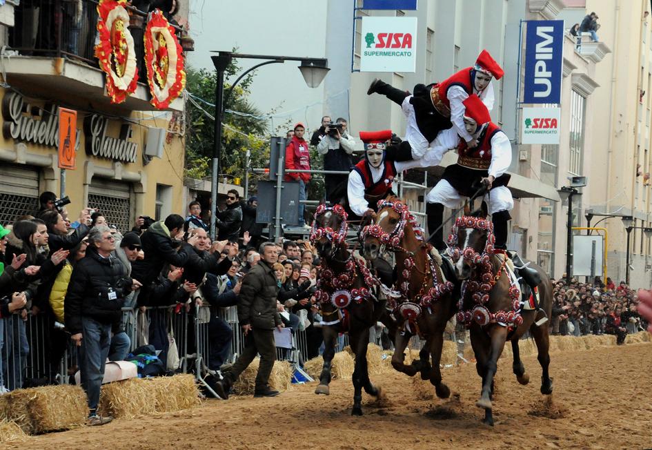 Sartiglia, i veterani bacchettano i giovani: «Più cavallo, meno social»