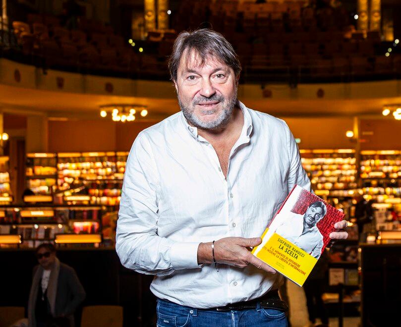 Montecatini, Sigfrido Ranucci sul palco del Verdi apre “Acqua in bocca”