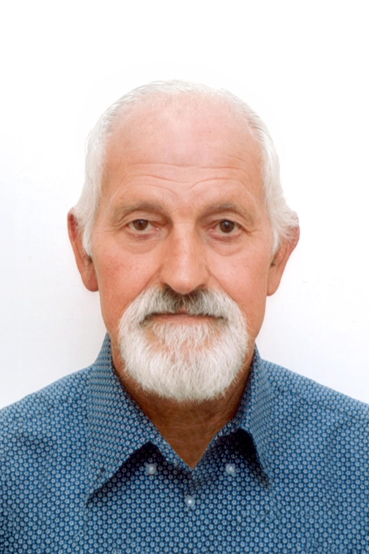 Muore travolto da un ramo. Il figlio: «Era una stella polare per tutti»