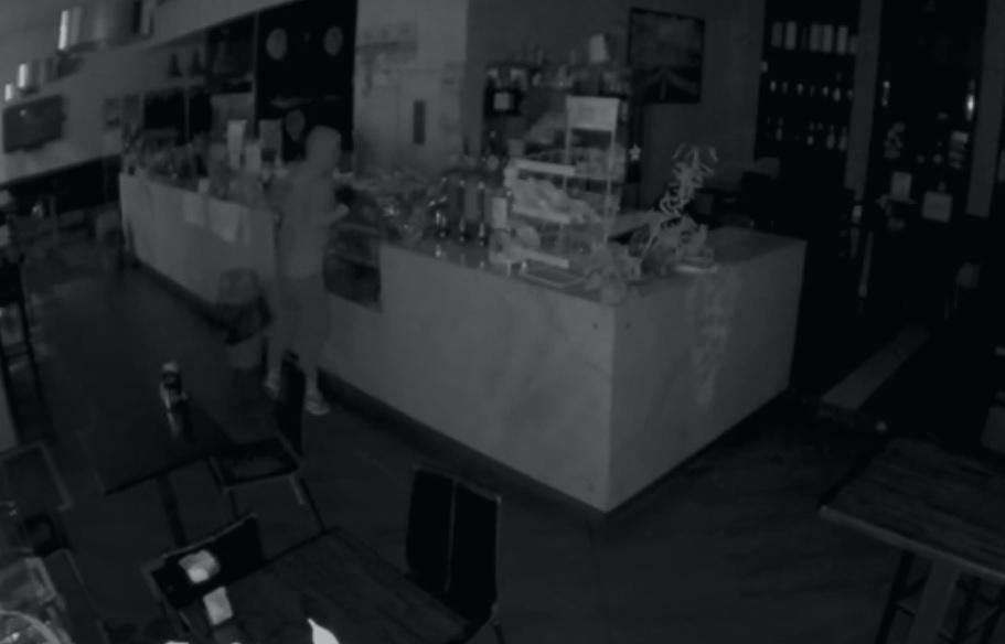 Terzo colpo al bar Paparazzi di Barco. I ladri ripresi dalle telecamere. I titolari: «Siamo disperati»