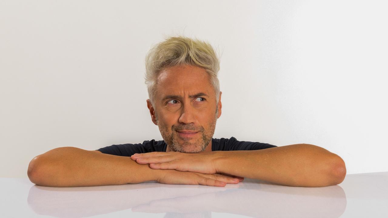 Prof Schettini, le accuse dell’ex studente: «In classe come in un set e voti più alti in cambio di like»