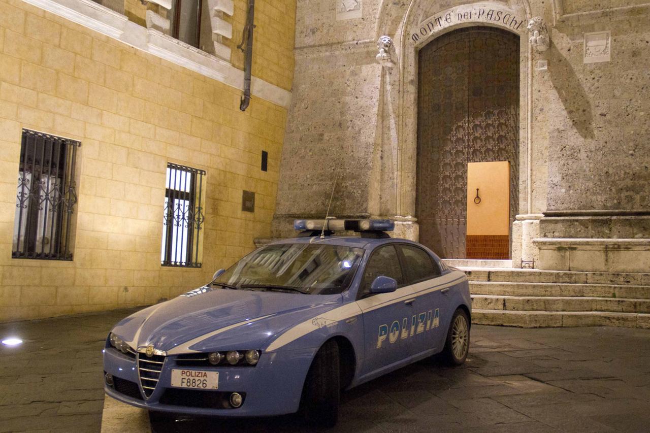 
	La polizia a Palazzo Salimbeni, luogo della morte di David Rossi

