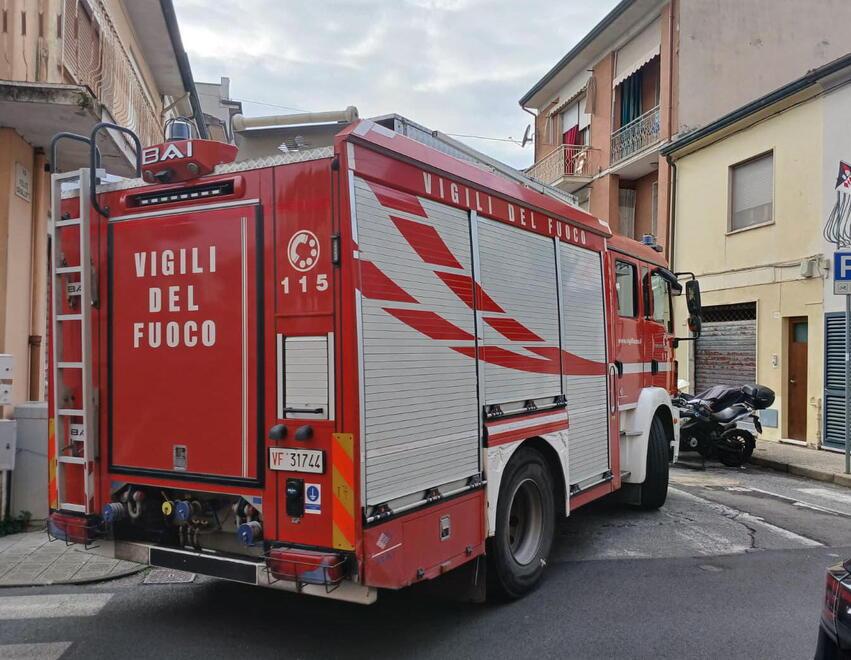 
	Vigili del fuoco sul posto


