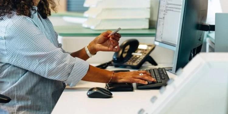 Dipendenti comunali, scattano gli aumenti per 400mila lavoratori: ci sono anche gli arretrati – tutti i dettagli