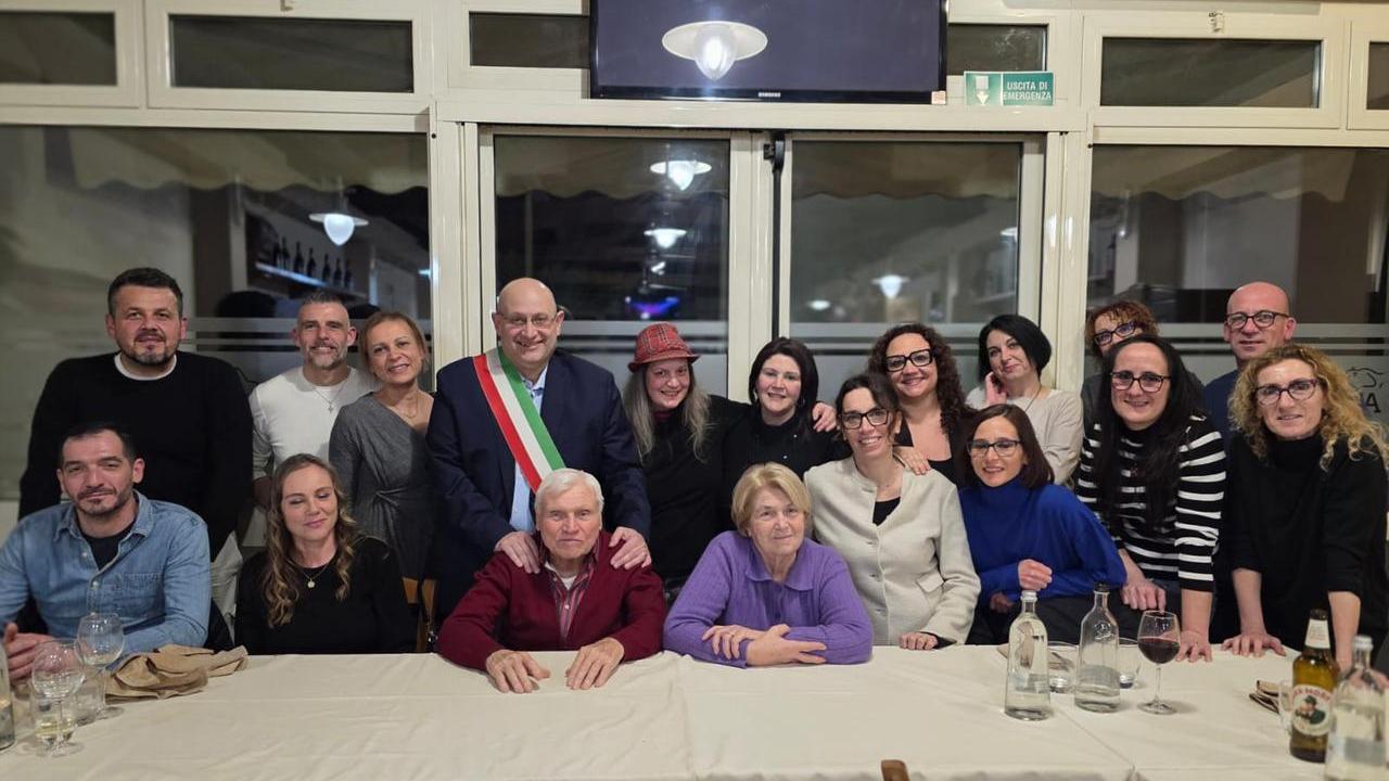 Al centro seduto il maestro Silvano Nannini