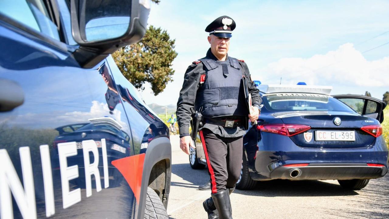 Alla guida senza avere mai avuto la patente e senza assicurazione, sorpreso dai carabinieri