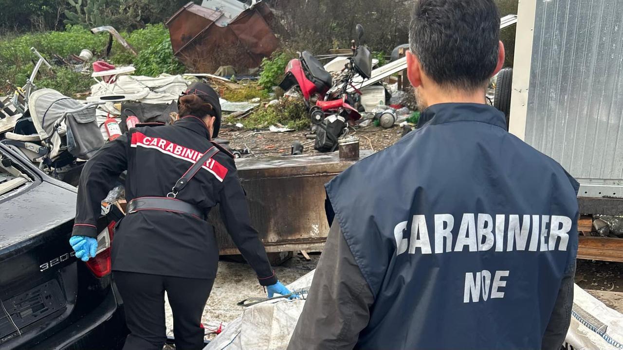 Maxi discarica abusiva e roghi tossici, scattano 4 denunce