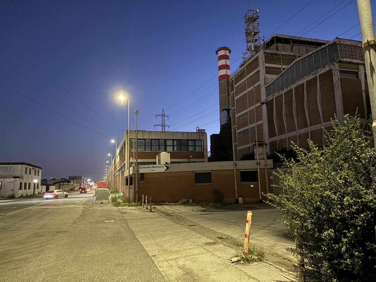 
	L'uomo stava lavorando in un'area adiacente a quella dell'ex centrale Enel Marzocco in via Salvatore Orlando (foto Stick)

