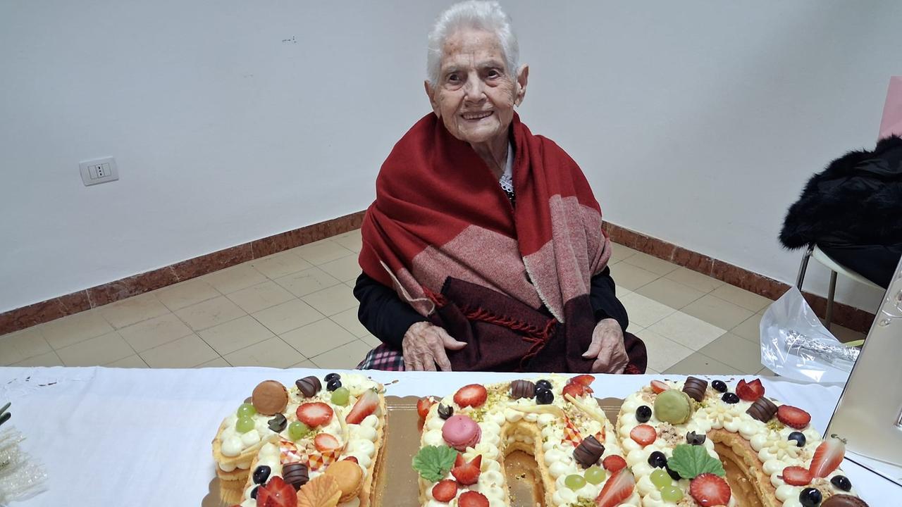 Tzia Peppina compie 100 anni: «Mangiate tutto e poco e siate ottimisti»