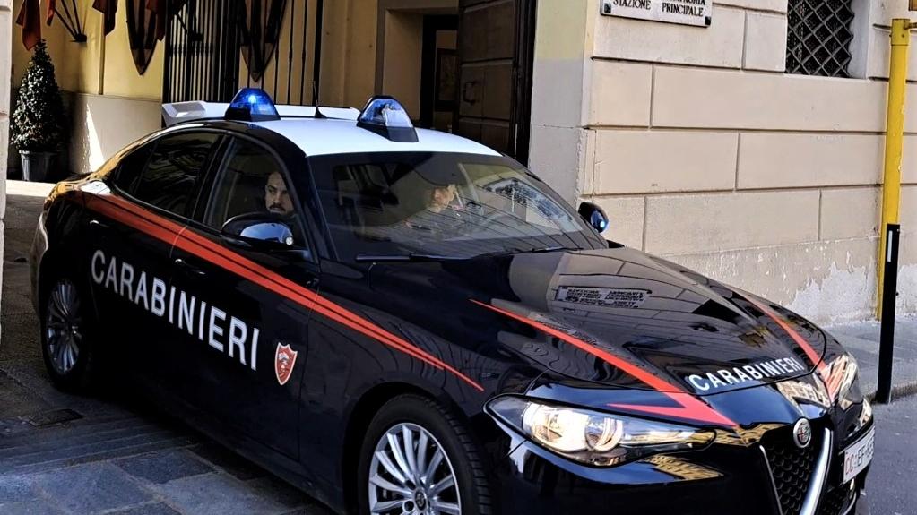 Viola il divieto di avvicinamento e minaccia la moglie: 63enne espulso dalla provincia di Reggio Emilia