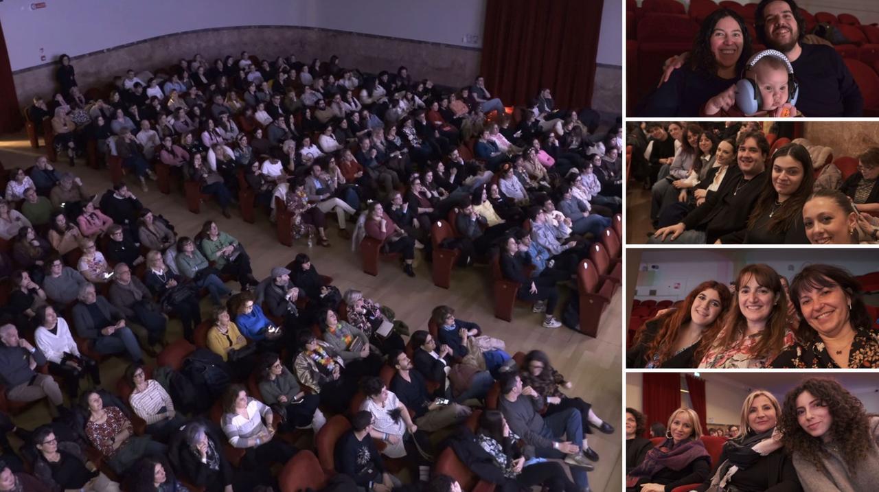 Sanremo 2026, il divano più grande è al teatro Carani di Sassuolo: tutto esaurito in sala