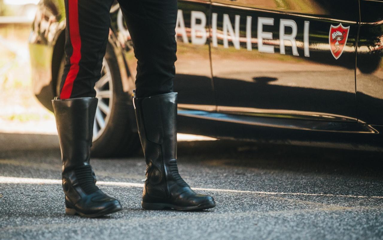 Evade dai domiciliari, i carabinieri lo trovano al bar: arrestato
