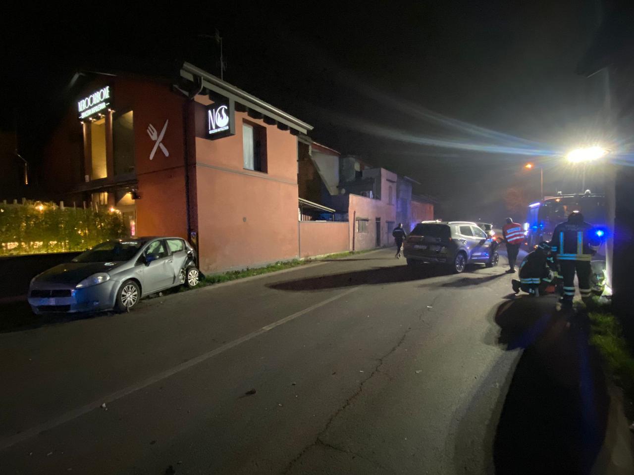 Schianto sulla via Emilia a Calerno, i residenti e Comune in coro: «Basta incidenti, servono i tutor»