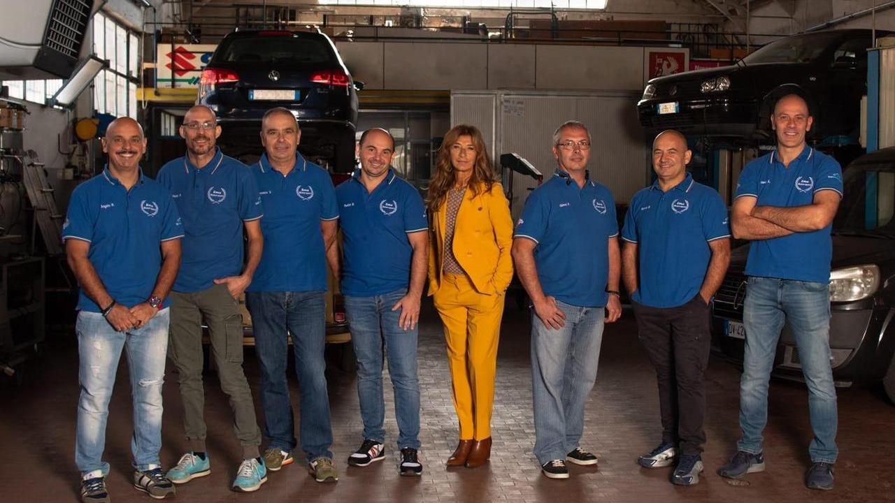 I lavori all’auto si seguono sul web. Ideatori due meccanici di Ferrara