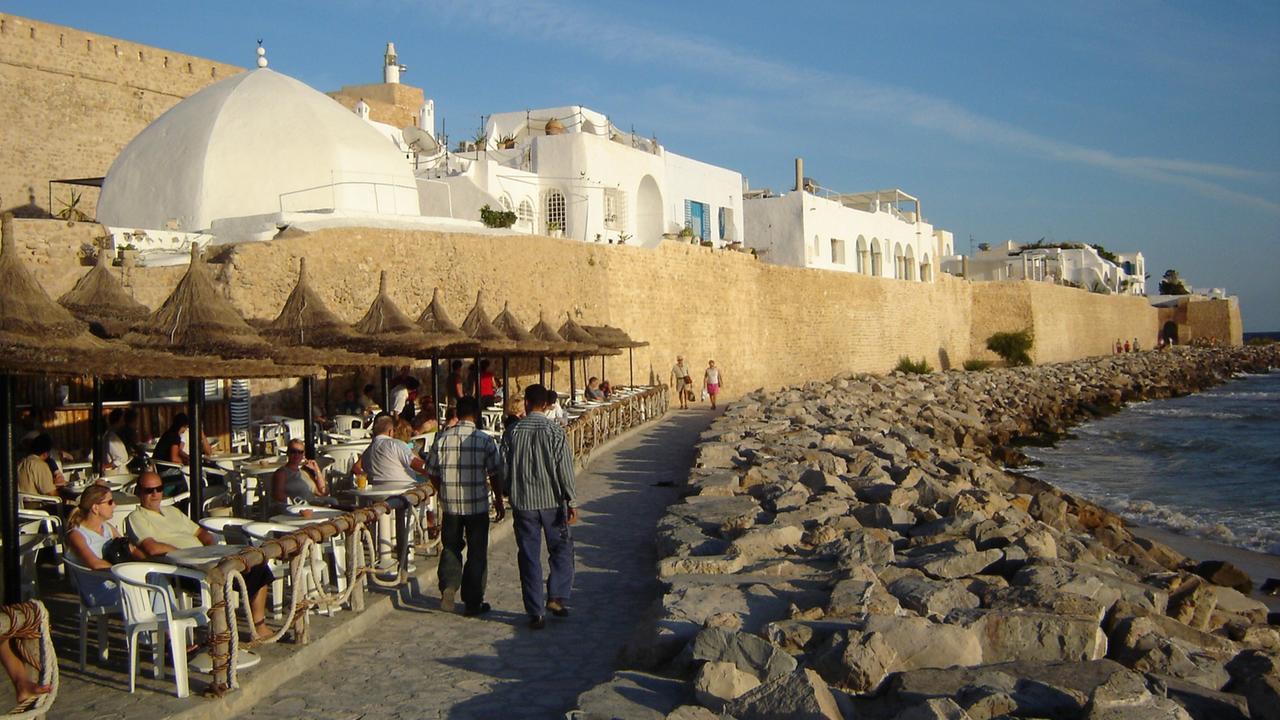 Pensionati in fuga all’estero, ecco dove conviene trasferirsi per guadagnare di più: le mete migliori