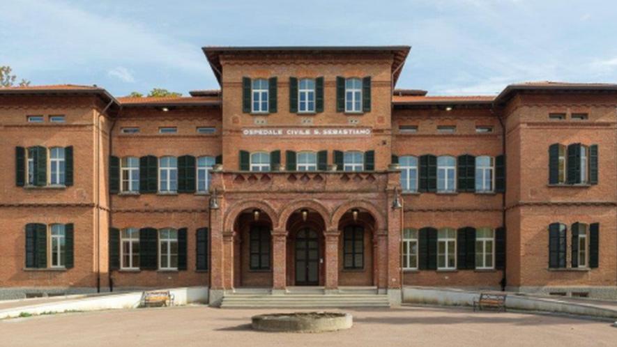 Correggio: occupano un bagno dell’ospedale, sputi e schiaffi all’infermiera che chiedeva loro di andarsene