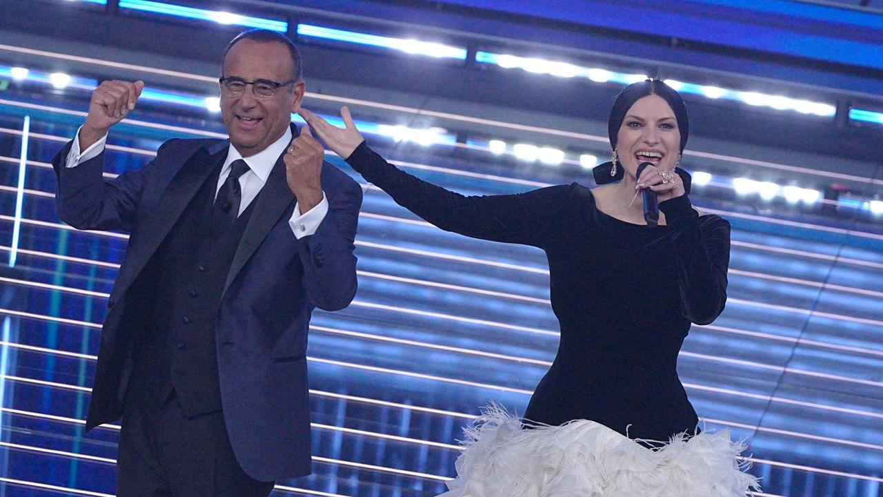 Sanremo 2026, verso la quarta serata: i duetti in gara, la scaletta e gli ospiti