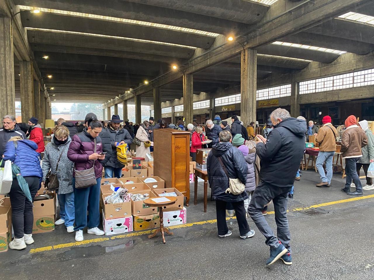 Torna “Al marchè di robi veci”: il mercatino di antiquariato, modernariato e vintage al Mercato Ortofrutticolo