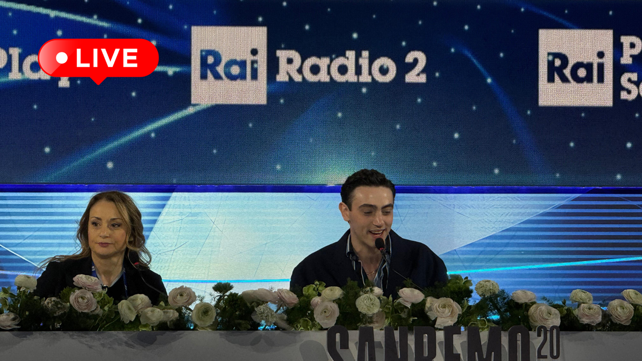 Sanremo 2026 LA DIRETTA, crescono gli ascolti nella terza serata: i dati ufficiali. Oggi è il giorno delle cover – Tutti i duetti in gara